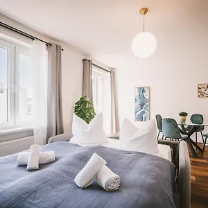 Sadebo Mit Terrasse Oder Balkon , Lübeck Duitsland